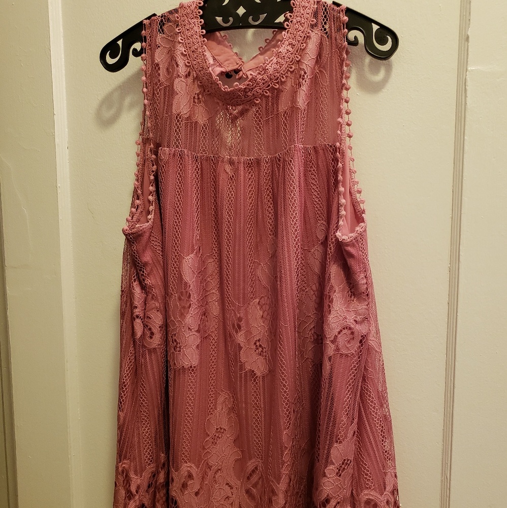 Lace sleeveless blouse